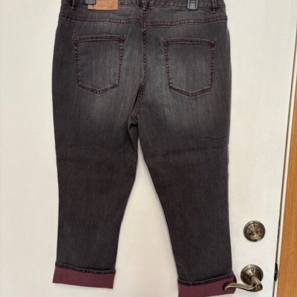 NWT COLDWATER CREEK NATURAL FIT CROPPED LEG PREMIUM DENIM JEANS. SZ. 14 - Picture 3 of 3